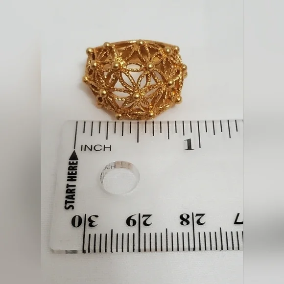 Avon Gold Tone Spun Blossoms Ring - Picture 6 of 7